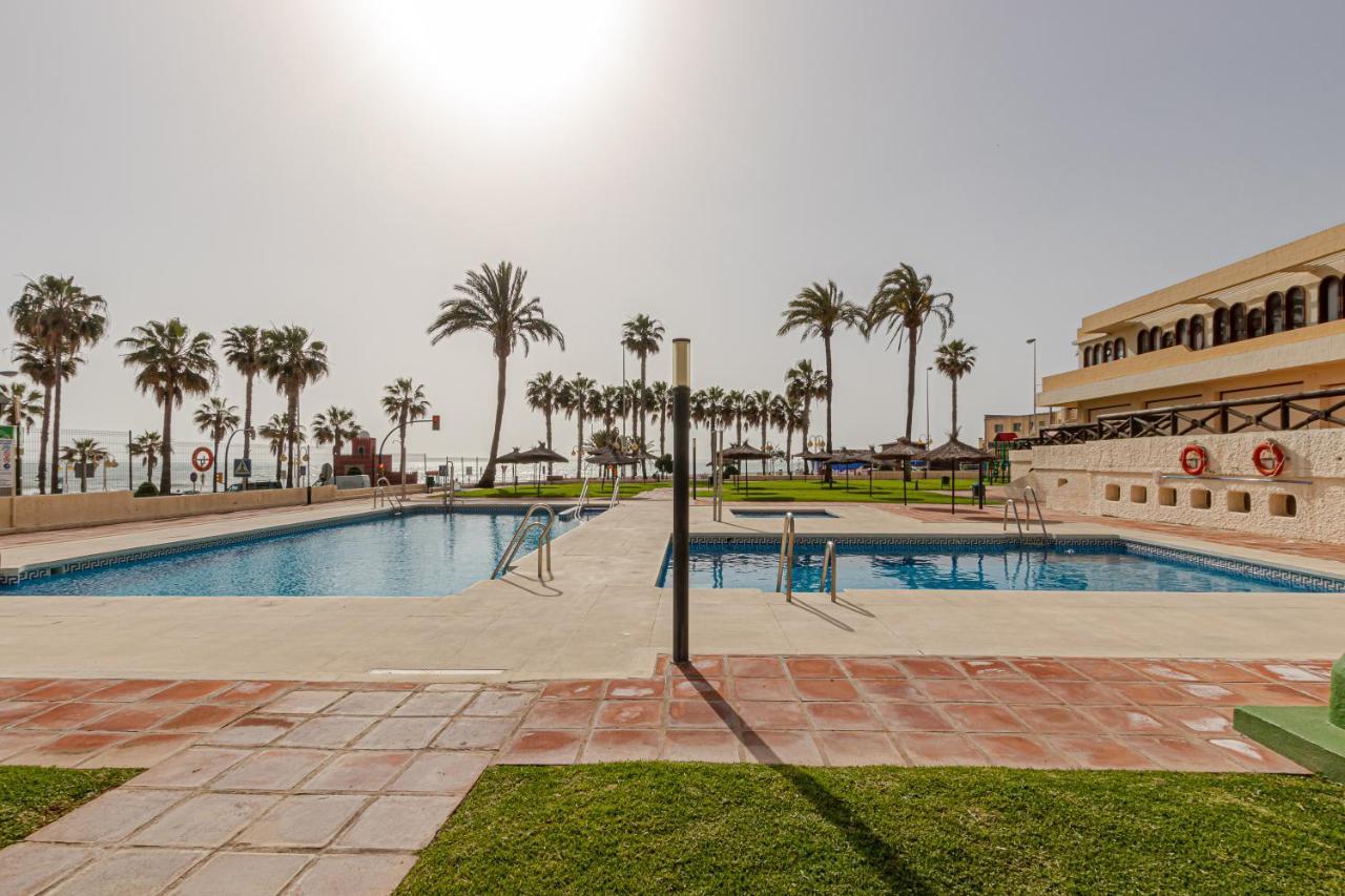 Amazing Views Beachfront Apartment With Swimming Pool Benalmádena Eksteriør billede