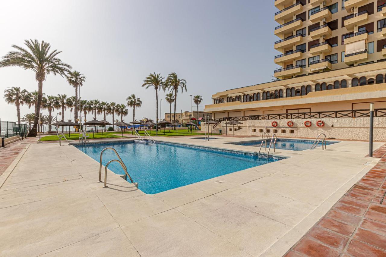Amazing Views Beachfront Apartment With Swimming Pool Benalmádena Eksteriør billede