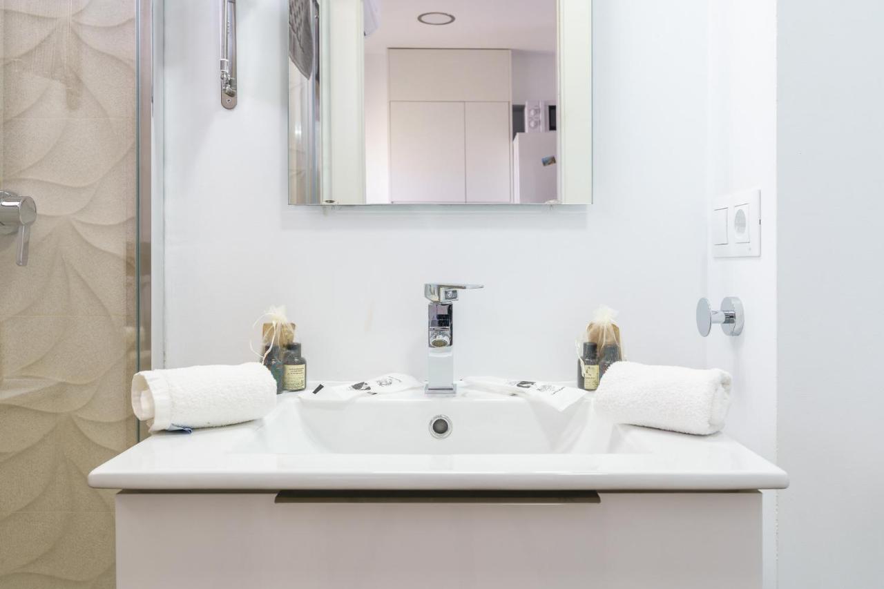 Amazing Views Beachfront Apartment With Swimming Pool Benalmádena Eksteriør billede